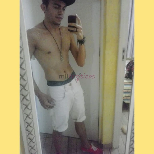 Novinho branco baixinho versatil 22 anos 19 cm grosso nao atendo casais nem mulheres interessados entrar em contato via whatsapp usdvendo videos e fot...