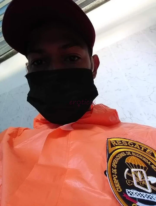 Hola saludos nuevo moreno trigueno de 25 anos extranjero con buena dotacion morboso versatil dispuesto a complacerte tus deseos mas intimosuna dotacio...