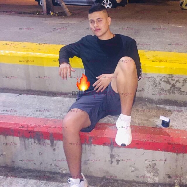 FOTOS DE JOVEN SERIO RESERVADO Y DISCRETO MIRADA MUY ATRACTIVA