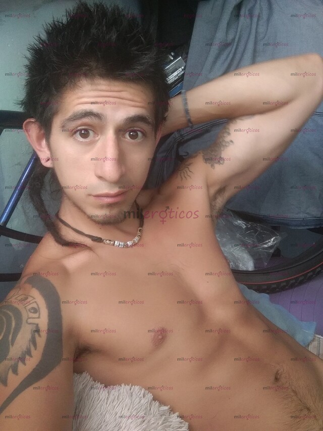 FOTOS DE CRISTOPHER... TATUADO, LUJURIOSO Y MUY FOGOSO EL NINFÓMANO QUE BUSCAS !