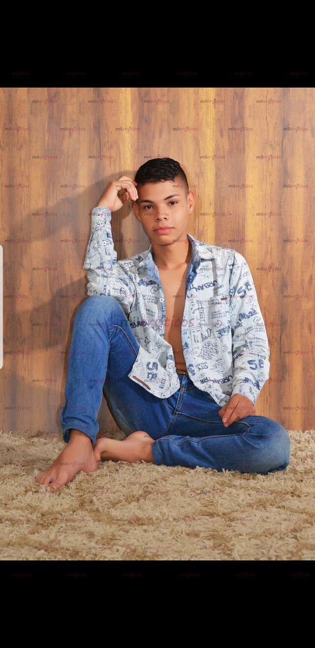 FOTOS DE CHICO VERSATIL, DOMINABLE Y TIERNO, BASTANTE ARDIENTE Y CARGADO.