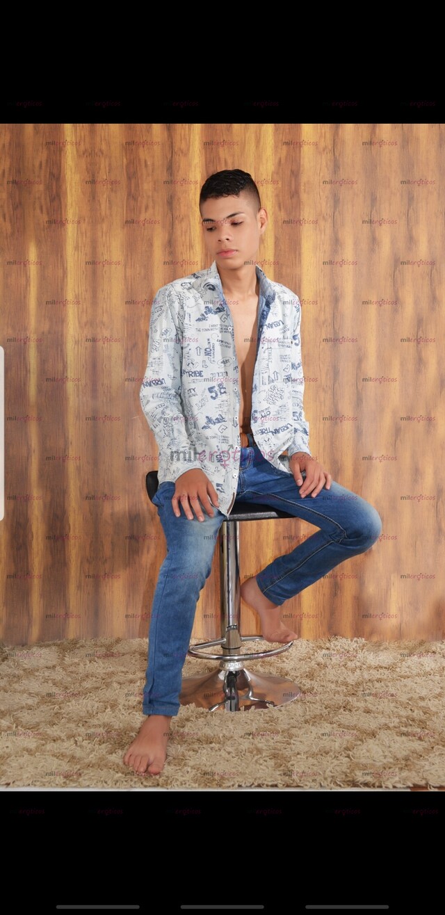 FOTOS DE CHICO VERSATIL, DOMINABLE Y TIERNO, BASTANTE ARDIENTE Y CARGADO.