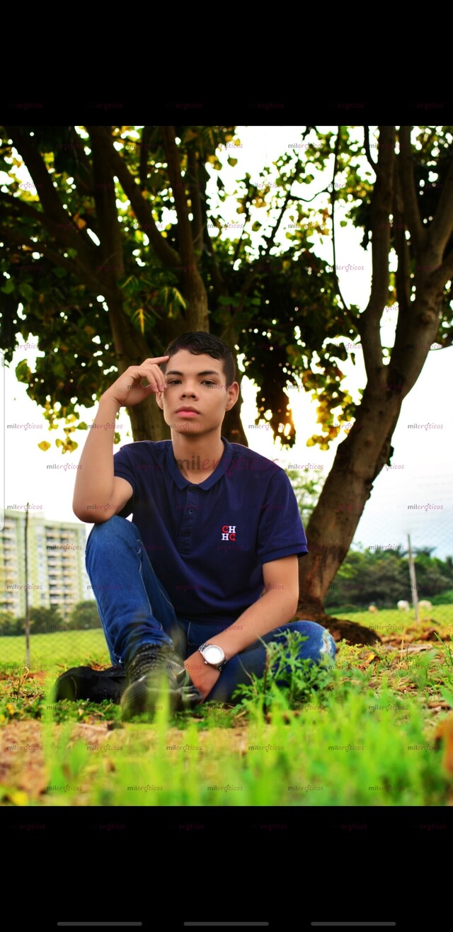 FOTOS DE CHICO VERSATIL, DOMINABLE Y TIERNO, BASTANTE ARDIENTE Y CARGADO.