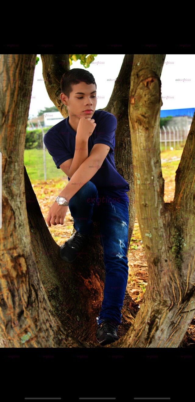 FOTOS DE CHICO VERSATIL, DOMINABLE Y TIERNO, BASTANTE ARDIENTE Y CARGADO.