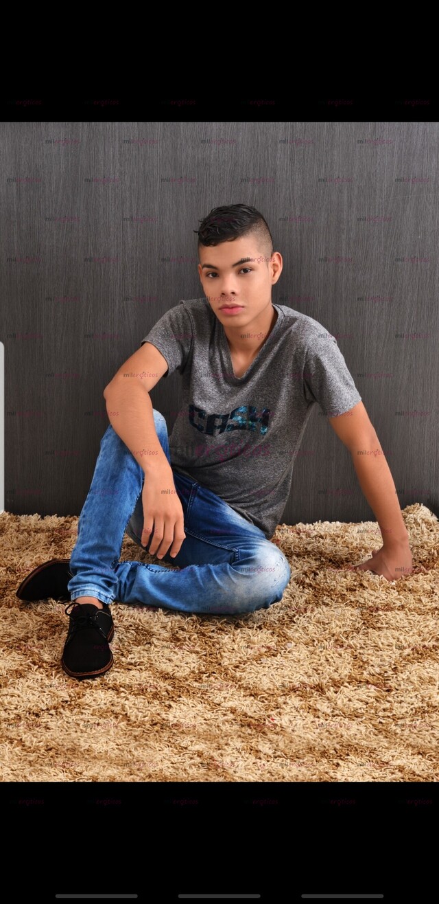 FOTOS DE CHICO VERSATIL, DOMINABLE Y TIERNO, BASTANTE ARDIENTE Y CARGADO.