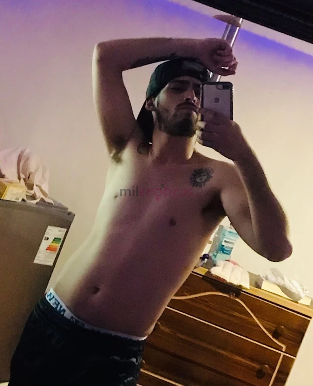 Hola mi nombre es james chico de 23 anos disponible para el mejor sexo venta de contenido masaje erotico y relajantes morbos trios fetiches y videos l...