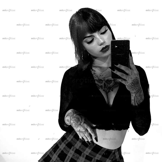 FOTOS DE JOVEN Y HERMOSA PELIRROJA CON CUERPO NATURAL