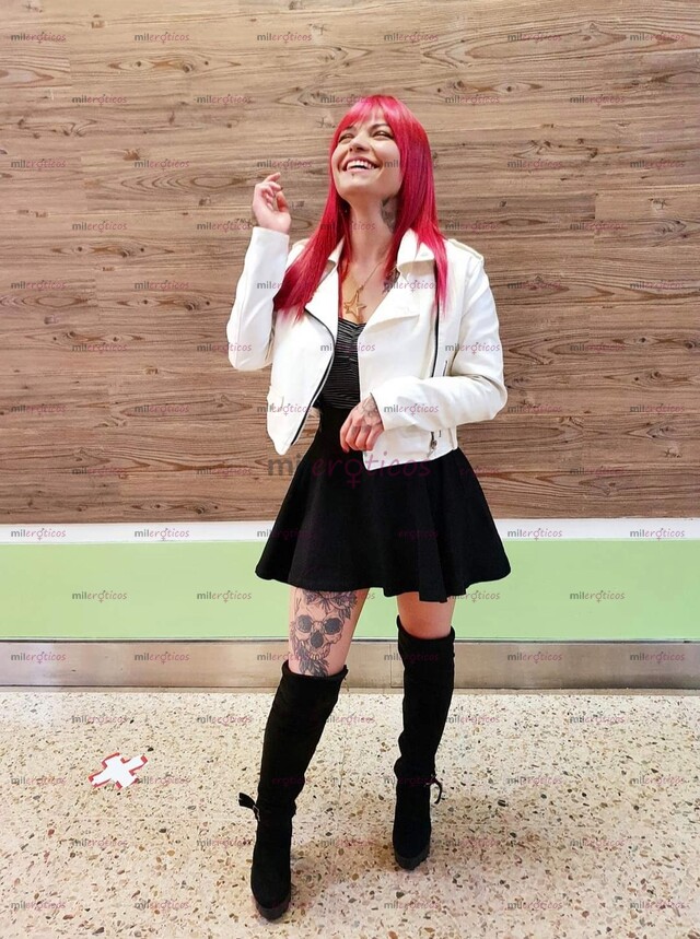 FOTOS DE JOVEN Y HERMOSA PELIRROJA CON CUERPO NATURAL