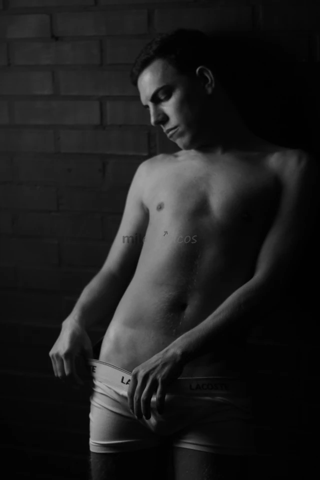 Atendimento reservado para homens 23 anos 1 65 m 55 kg versatil ativo passivo com protecao sempre atendo em motel rs chama no whatsapp para tirar duvi...