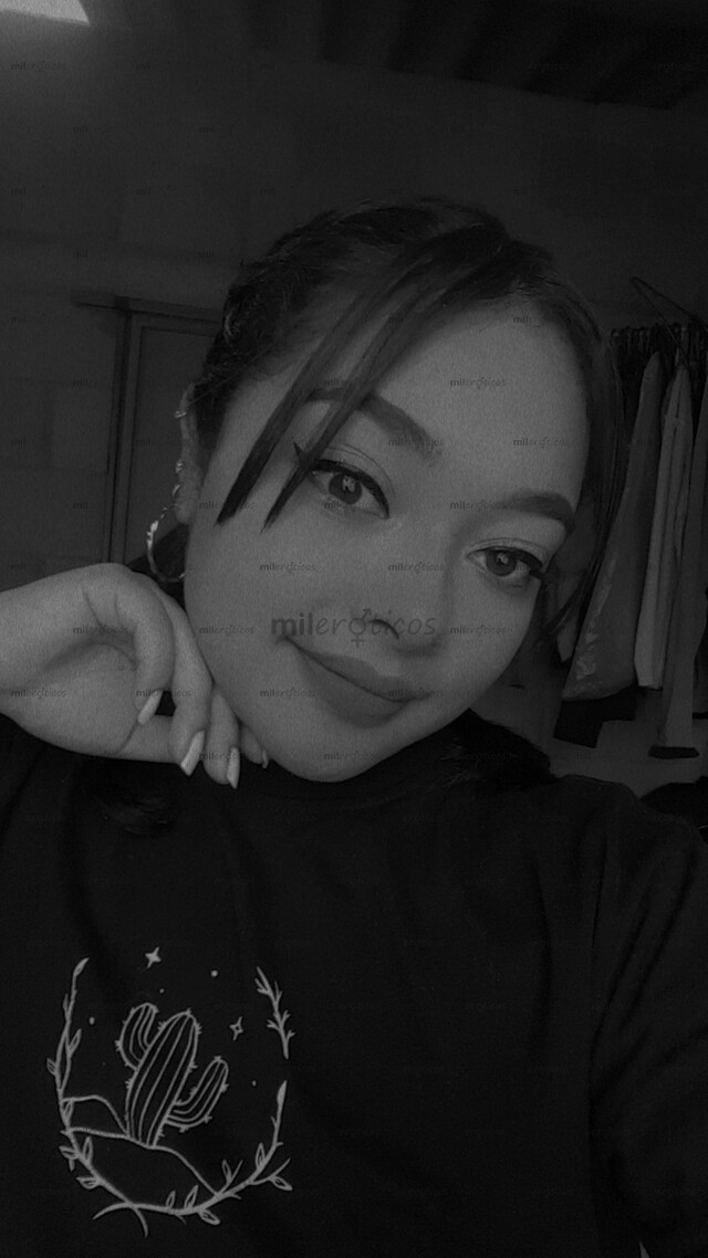 FOTOS DE HERMOSA MORENA DISPUESTA A TODO PARA PASARLA RICO