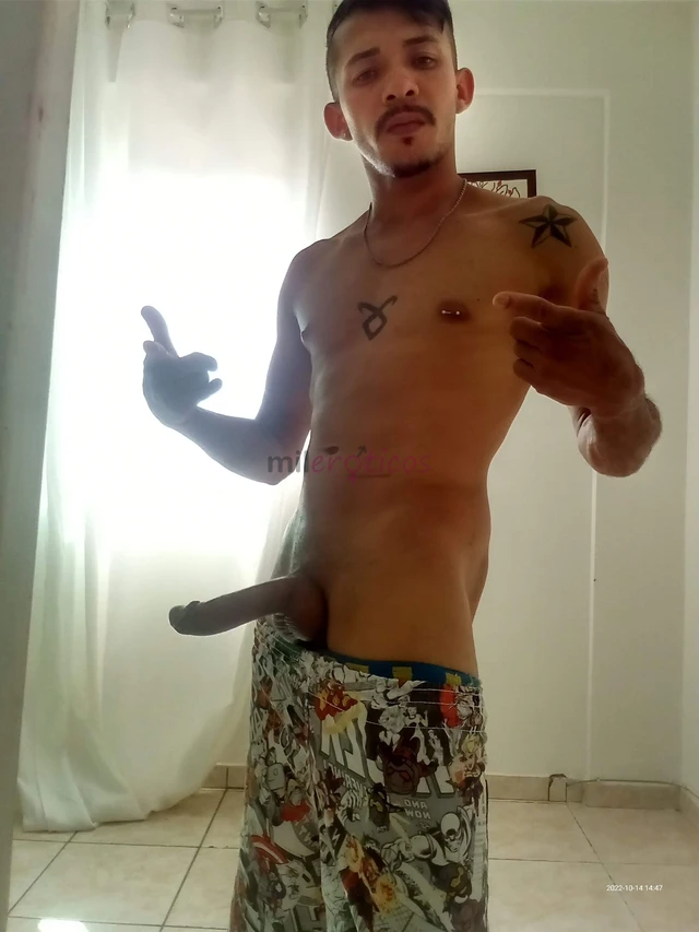 Boy discreto tenho 30 anos 167 de altura 60 kg 19 cm de pau sou bem safado pegada forte carinhoso demoro muito a gozar se tiver afim de sentir prazer...