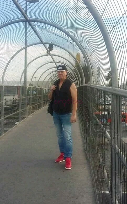 Hola corazones soy un colombiano alto buen amante muy carismatico dispuesto a darte un rato super agradable y excitante soy masajista profesional cuen...