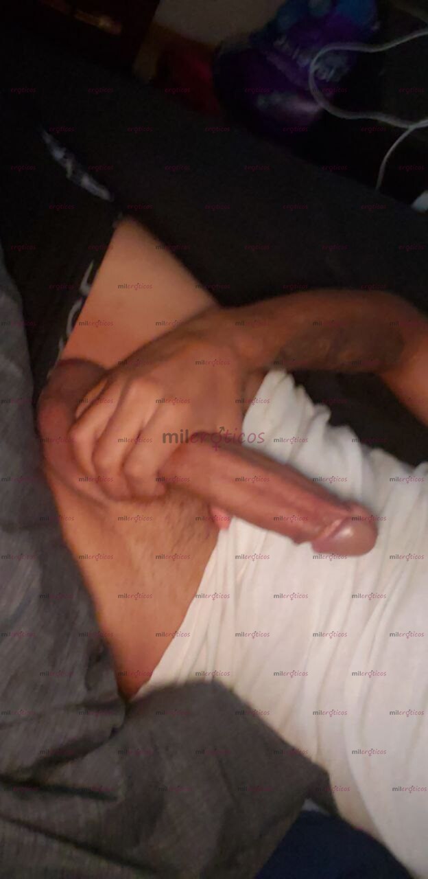 FOTOS DE CHICO DOTADO CON 20 CM DE HERRAMIENTA PARA SATISFACER TUS FANTASIAS