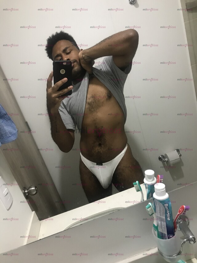 FOTOS DE ALEJANDRO, NEGRO, VERSÁTIL COMPLACIENTE