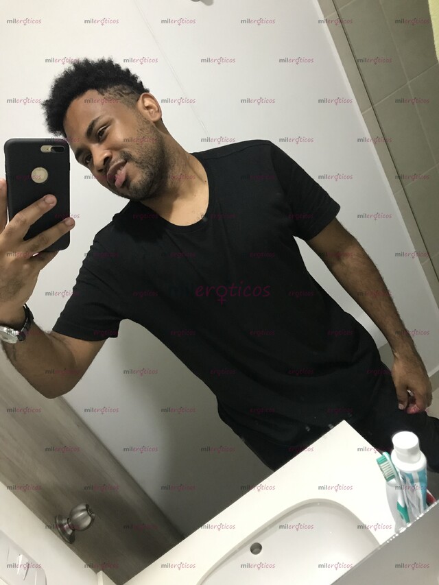 FOTOS DE ALEJANDRO, NEGRO, VERSÁTIL COMPLACIENTE