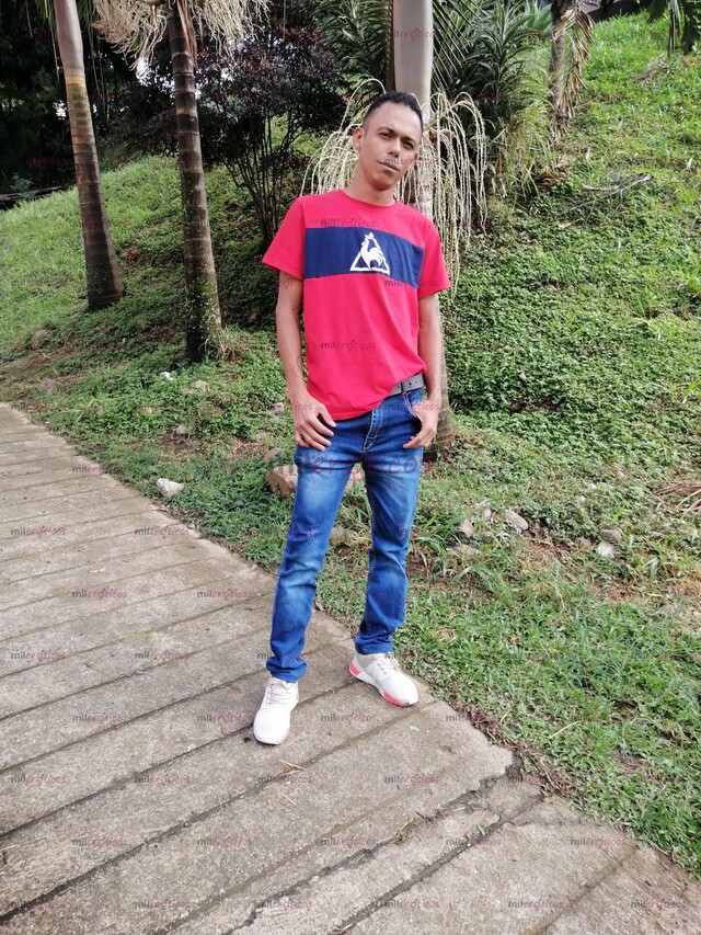 FOTOS DE SOY UN MORENO DELGADO, HONESTO SERIO Y RESPONSABLE, CENTRADO Y FIRME