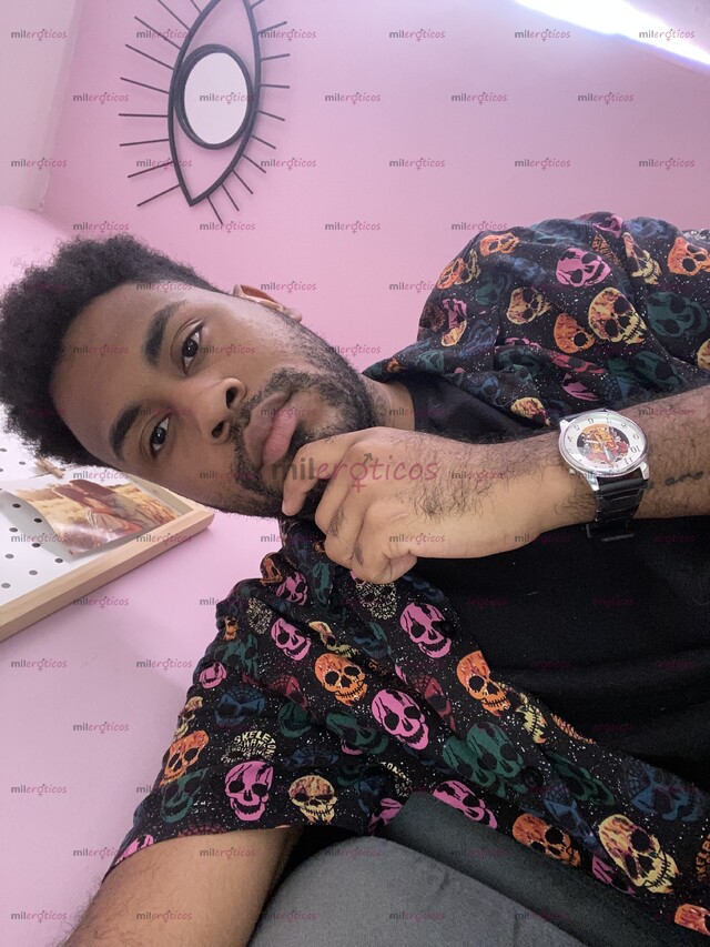 FOTOS DE ALEJANDRO, NEGRO, VERSÁTIL COMPLACIENTE