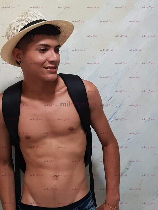 FOTOS DE JOVEN DE 20 AÑOS ACTIVO MORBOS LECHERO Y COMPLACIENTE