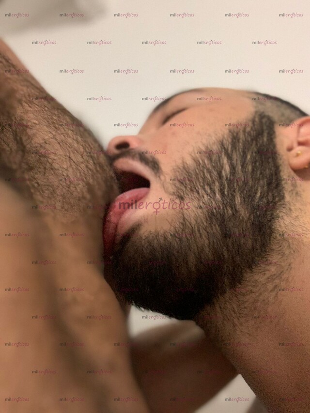 FOTOS DE PELUDO, JOVEN, COMPLACIENTE, TROZO , MACHO, PIERNON