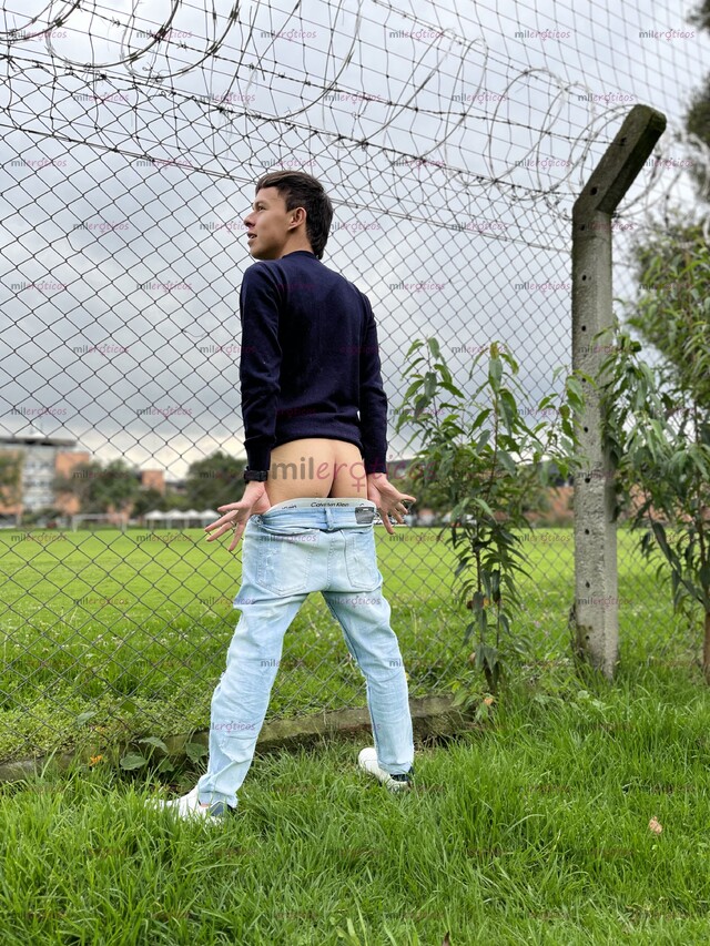 FOTOS DE JOVEN VERSÁTIL COLOMBIANO 25 AÑOS MUY SERIO Y DISCRETO