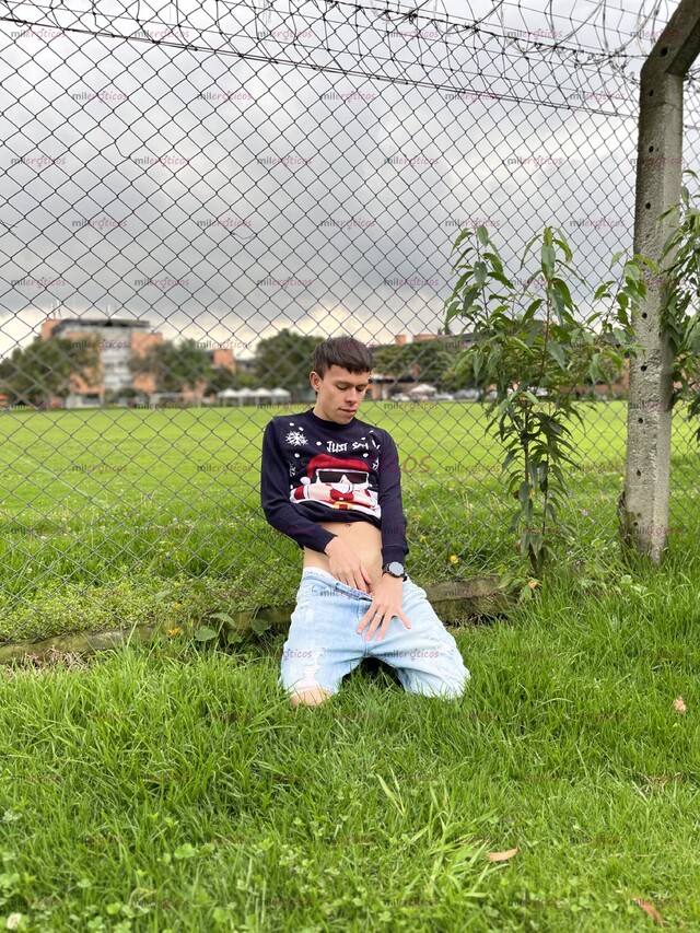 FOTOS DE JOVEN VERSÁTIL COLOMBIANO 25 AÑOS MUY SERIO Y DISCRETO