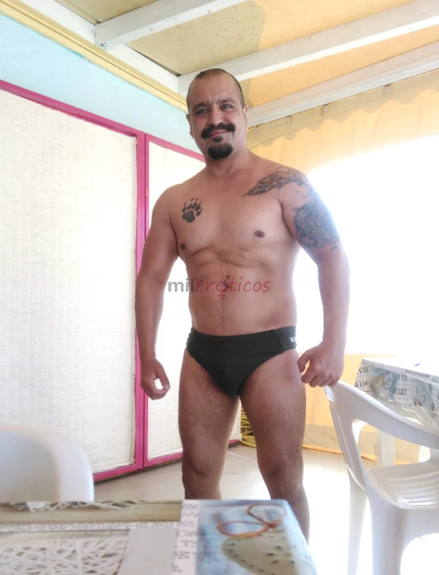 Jovem maduro serio porem simpatico otima companhia para sua noite disponivel para te oferecer um bom momento de diversao completamente open minded par...