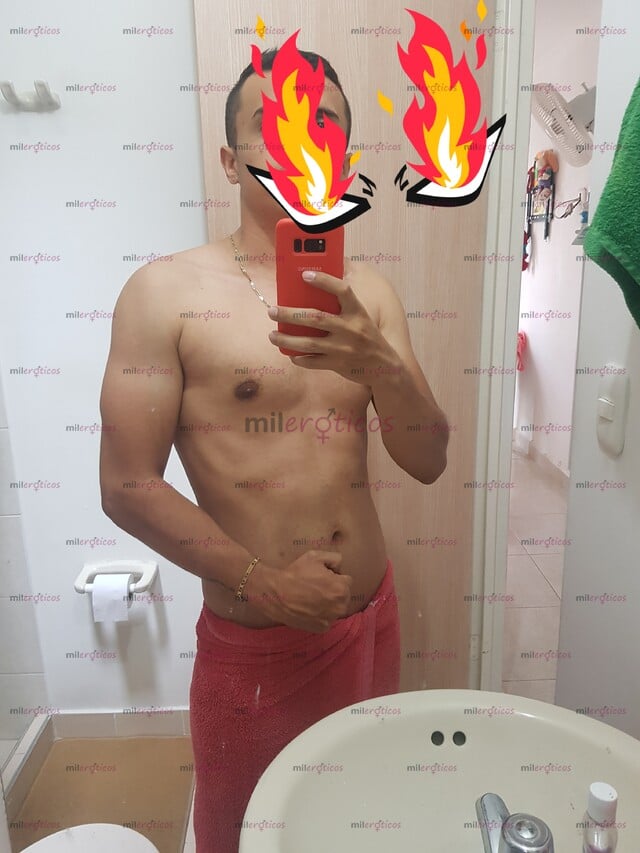 Fotos de Juan. Llegó tu chico guapo, arrecho, vergon y complaciente.