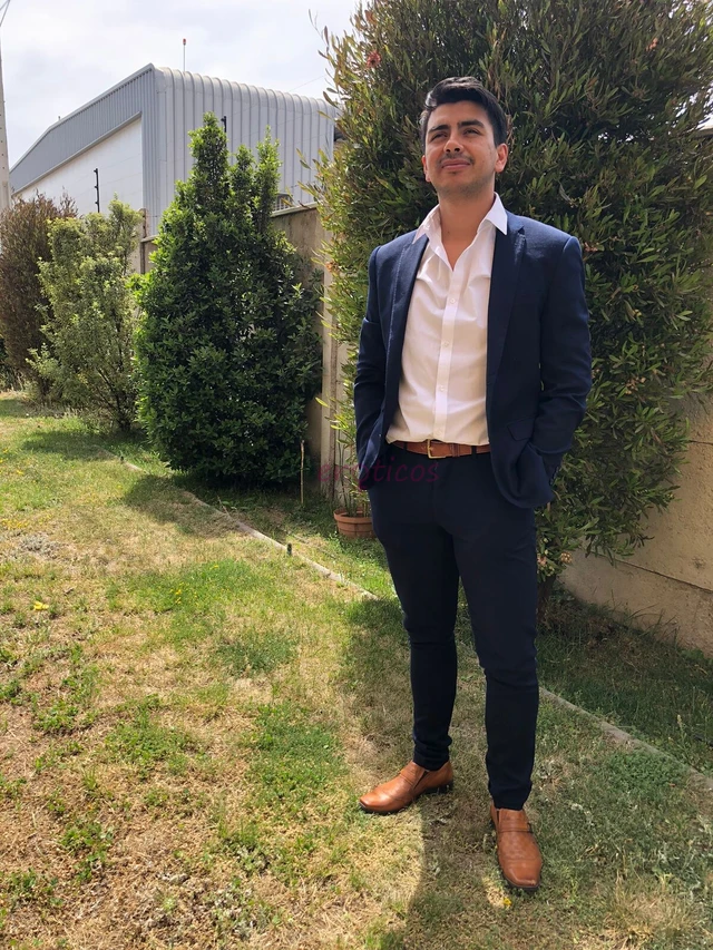 Hola mi nombre es aaron 27 anos soltero simpatico risueno amable y atento son algunas de las cosas que me caracterizan estoy disponible para ser varon...
