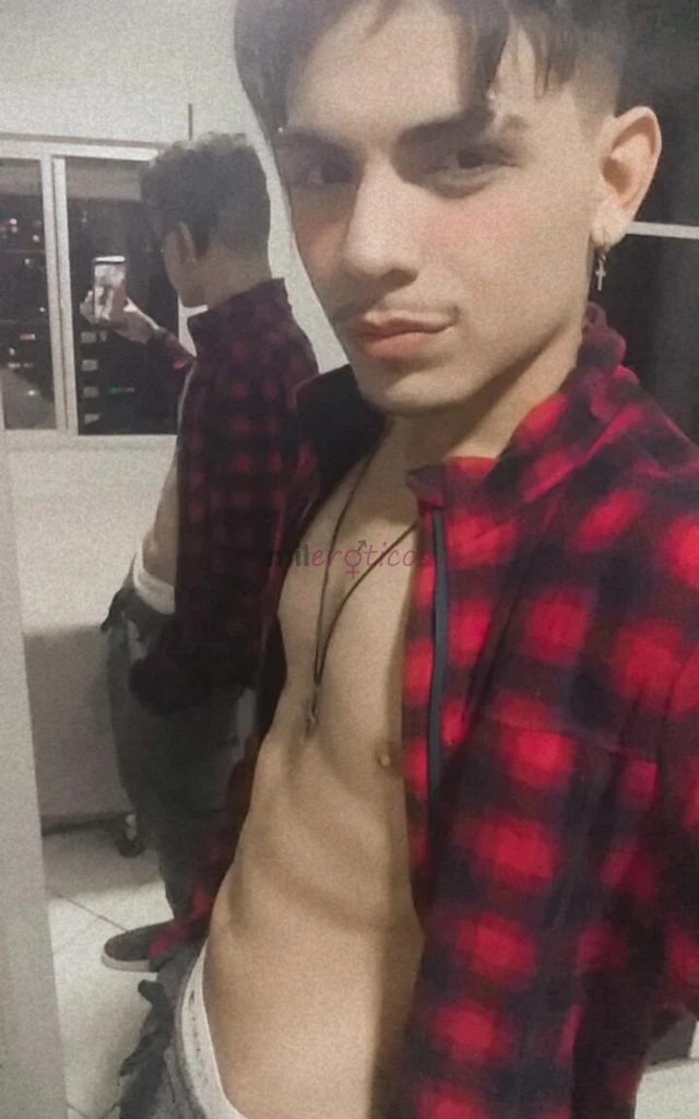 Me chamo diego tenho 21 anos sou universitario recem chegado na cidade tenho 1 85 de altura sou versatil tenho um dote de 20 cm gosto de uma boa conve...