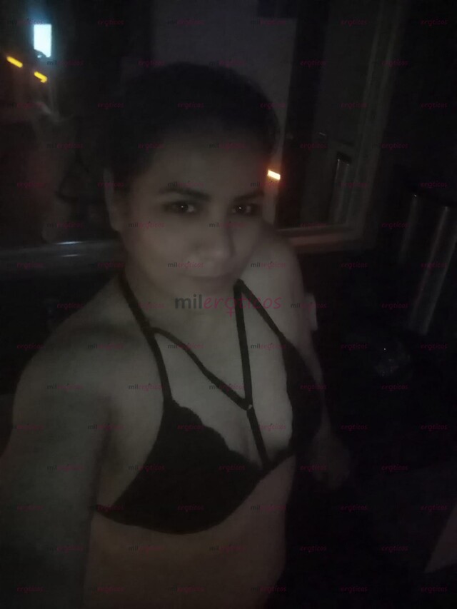 FOTOS DE HERMOSA MORENA, DISPUESTA A COMPLACERTE LLÁMAME