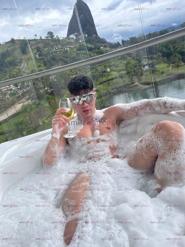 FOTOS DE CHICO EXTROVERTIDO Y CALIENTE A TODO RATO