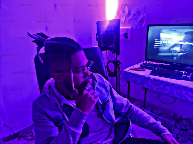 FOTOS DE HOLA QUE TAL AMORES SOY ANDREW UN CHICO DE 22 AÑOS