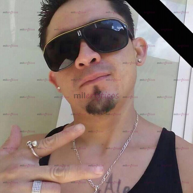 FOTOS DE BISEXUAL CACHONDO CON LUGAR MUY COMPLACIENTE