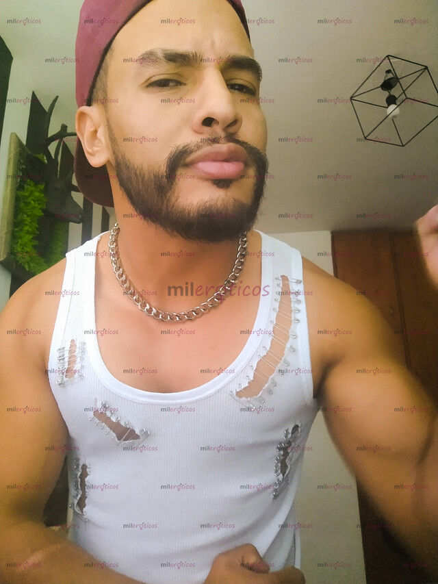 FOTOS DE MORENO, GUAPO Y COMPLACIENTE, ACOMPAÑANTE VARONIL CACHONDO