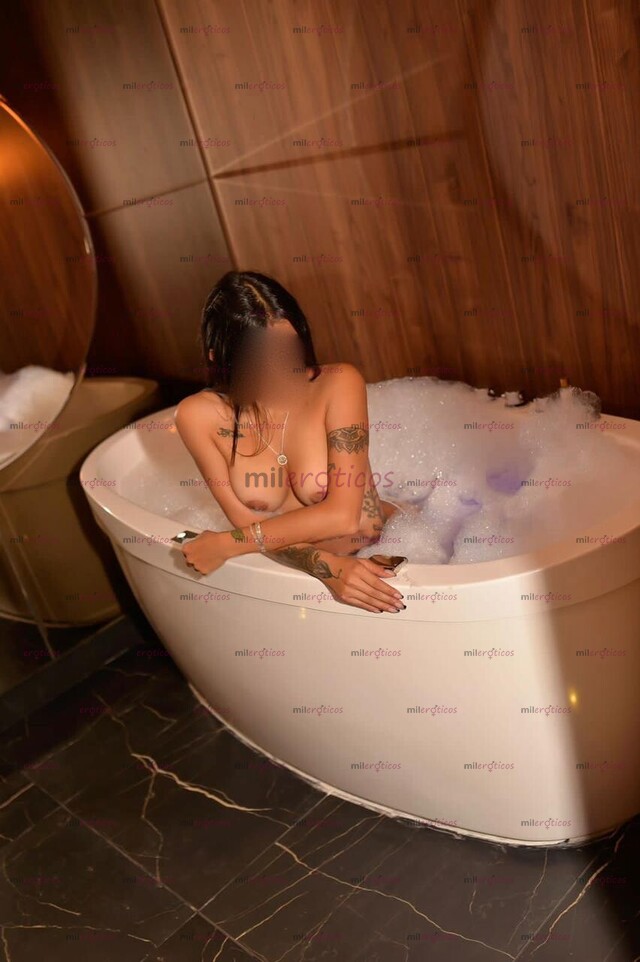 FOTOS DE LAURA DISPONIBLE PARA TI CON APARTAMENTO EN EL POBLADO CONTÁCTAME