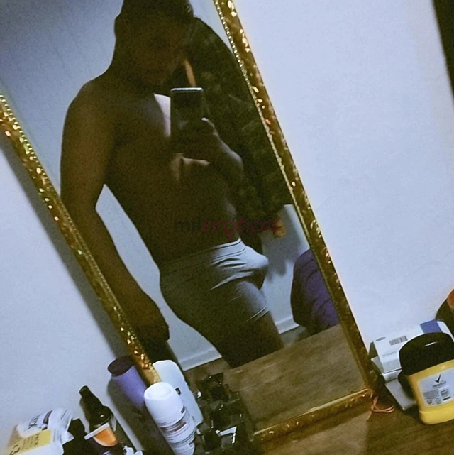 Moreno vergon 100 hetero scort activodispuesto a complecerte en tu fantasia y fetiche masaje eroticos no dudes en comunicarte conmigo vendo contenidos...