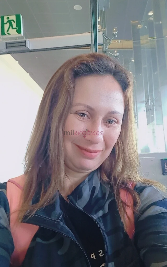 Soy una mujer madurita con ganas de conocer hombres para realizar fantasias ven y me conoces soy delgada blanca con muy buen cuerpo tengo 40 anos me c...
