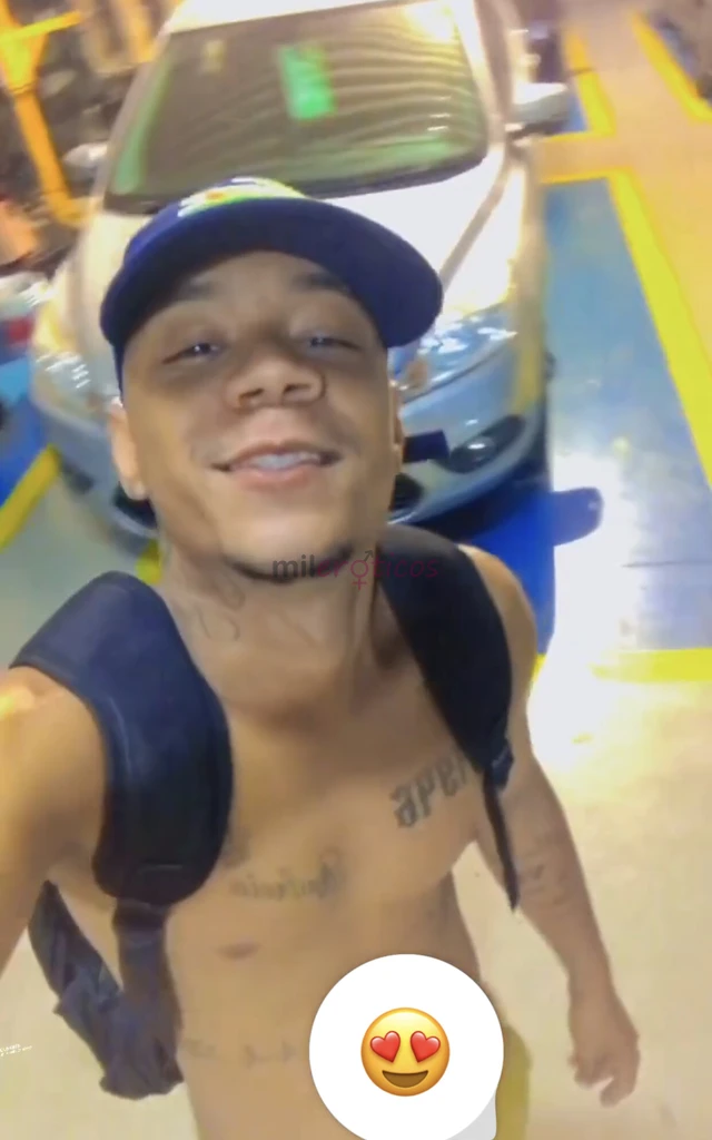 Ola meu nome e lucas tenho 25 anos sou um novinho ainda quem gosta de carinha assim novinho vamos conversar e acertar aproveitar o nosso momentos acor...