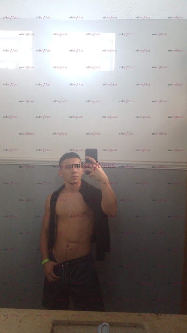 FOTOS DE CHICO VARONIL , CALIENTE DISPUESTO A PASARLA BIEN .