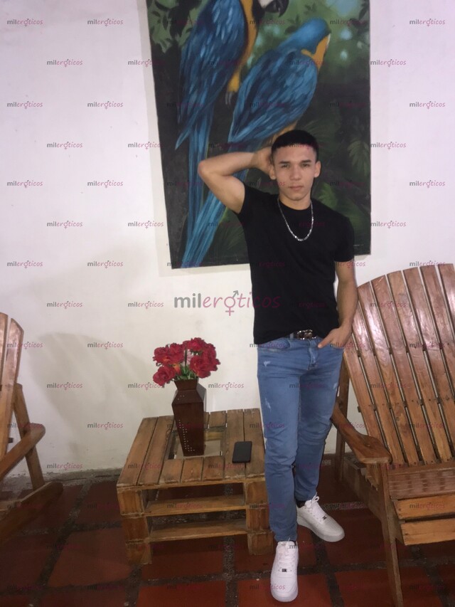 FOTOS DE CHICO VARONIL , CALIENTE DISPUESTO A PASARLA BIEN .