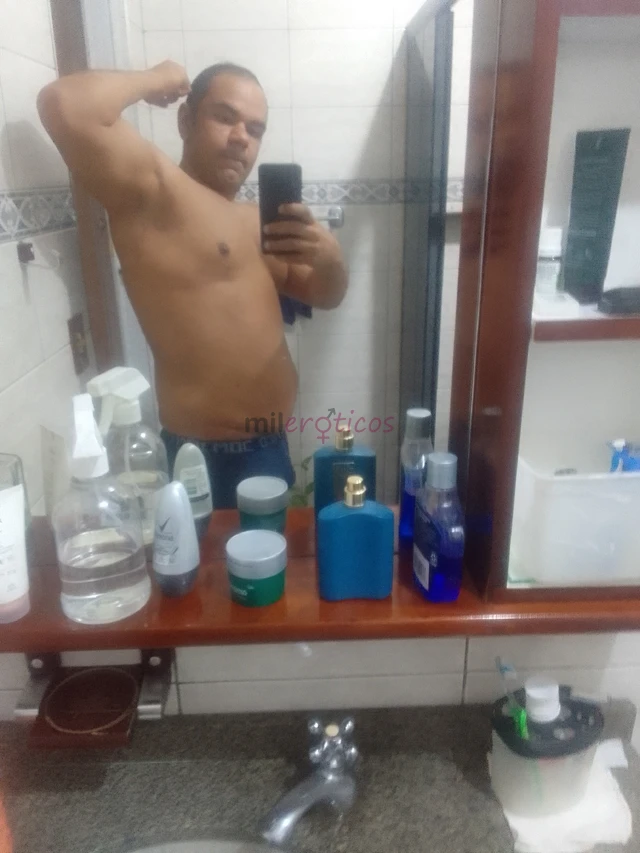 173 de altura forte saliente 105 kilos atendo casais e homens passivos amo sexo peco sigilo e dou muito sigilo e respeito e com mulheres nao tenho res...