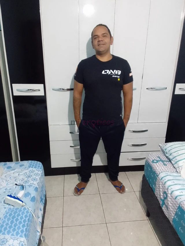 173 de altura forte saliente 105 kilos atendo casais e homens passivos amo sexo peco sigilo e dou muito sigilo e respeito e com mulheres nao tenho res...