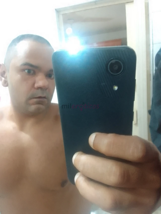 173 de altura forte saliente 105 kilos atendo casais e homens passivos amo sexo peco sigilo e dou muito sigilo e respeito e com mulheres nao tenho res...