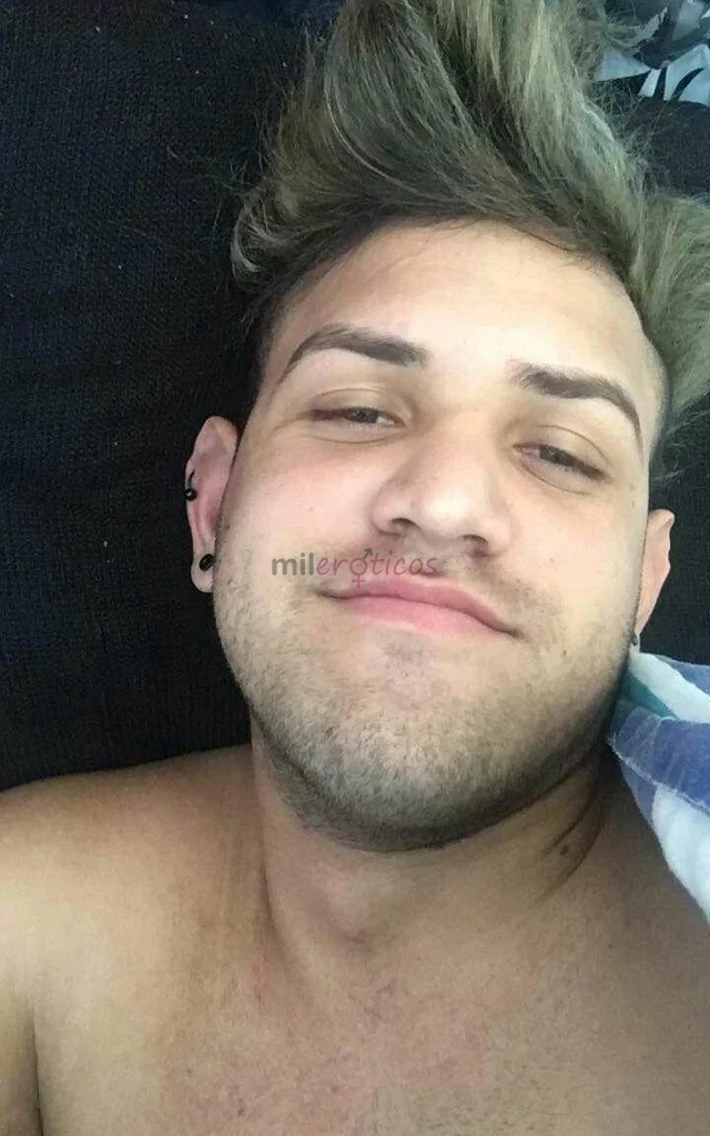 Joven masculino y vergon exclusivo para chicas y parejas que busquen pasar un buen rato soy un joven 24 anos 1 82 cm altura trigueno cabello largo con...