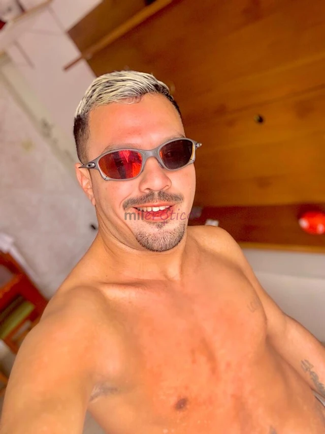 Alysson conhecido como a febre do sexo primeira vez na cidade sou uma otima companhia gosto de filmes ir a restaurantes e gosto de muitos esportes 23...