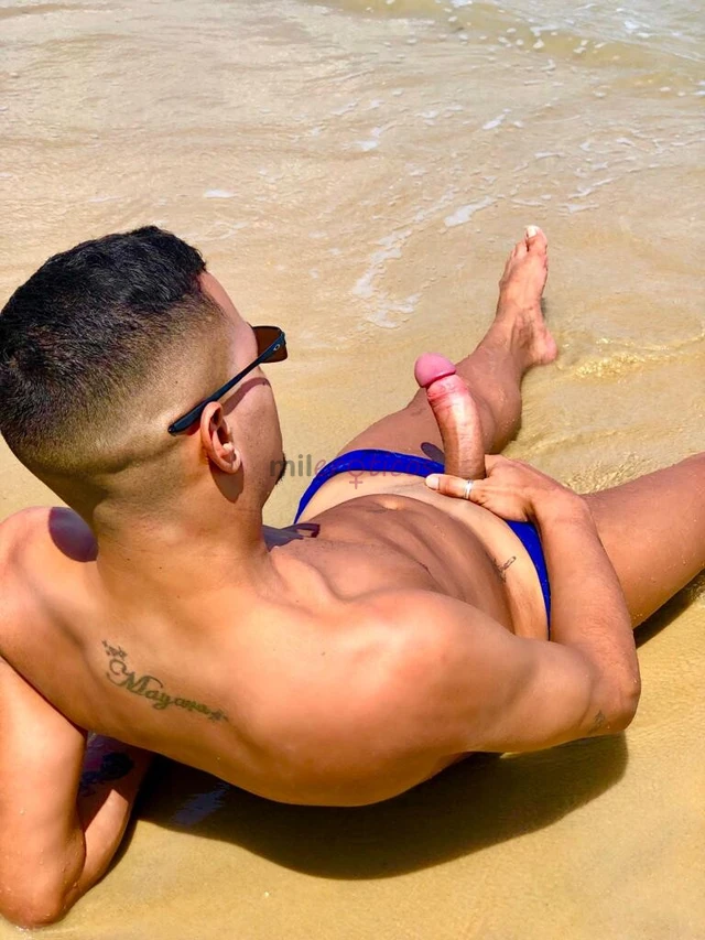 Alysson conhecido como a febre do sexo primeira vez na cidade sou uma otima companhia gosto de filmes ir a restaurantes e gosto de muitos esportes 23...