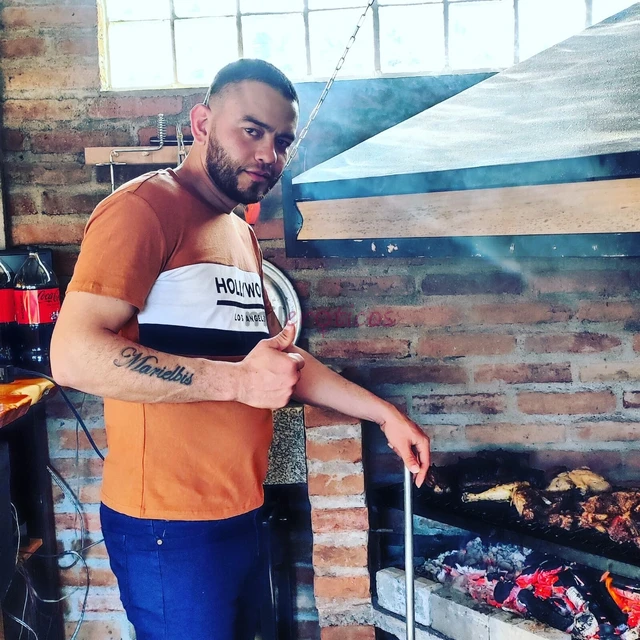 Soy un gochito venezolano recien llegado muy jugueton carinosos vengo x aca a complacerte las mas calientes y aventuras pasiones trato de novios o ami...