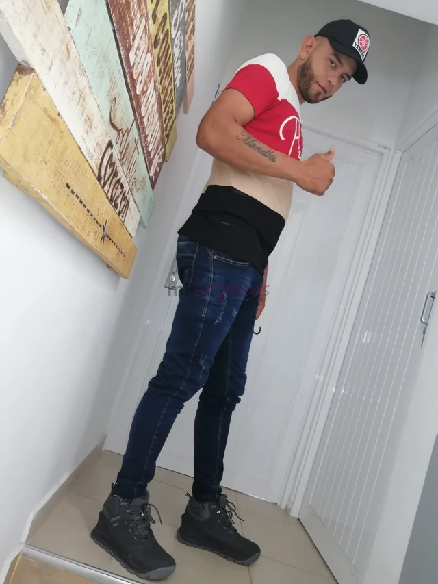 Soy un gochito venezolano recien llegado muy jugueton carinosos vengo x aca a complacerte las mas calientes y aventuras pasiones trato de novios o ami...