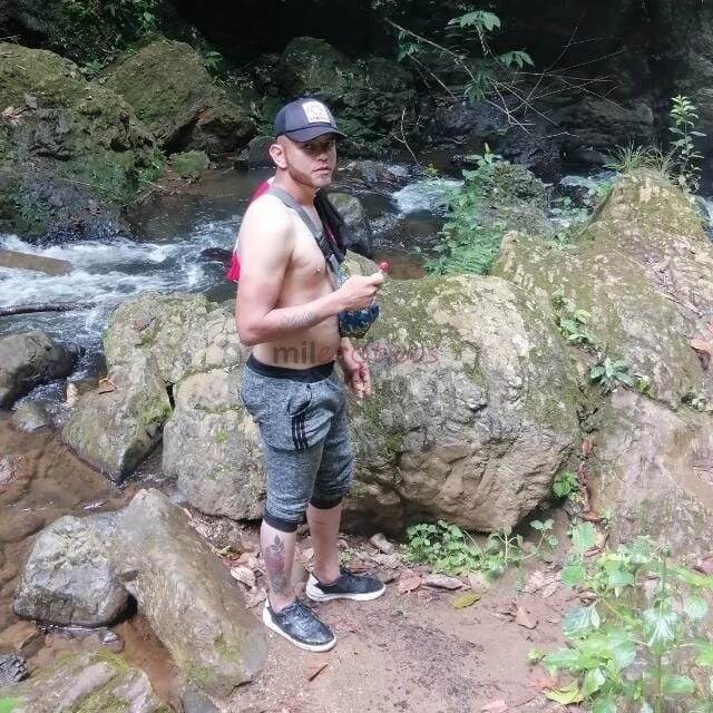 Soy un gochito venezolano recien llegado muy jugueton carinosos vengo x aca a complacerte las mas calientes y aventuras pasiones trato de novios o ami...