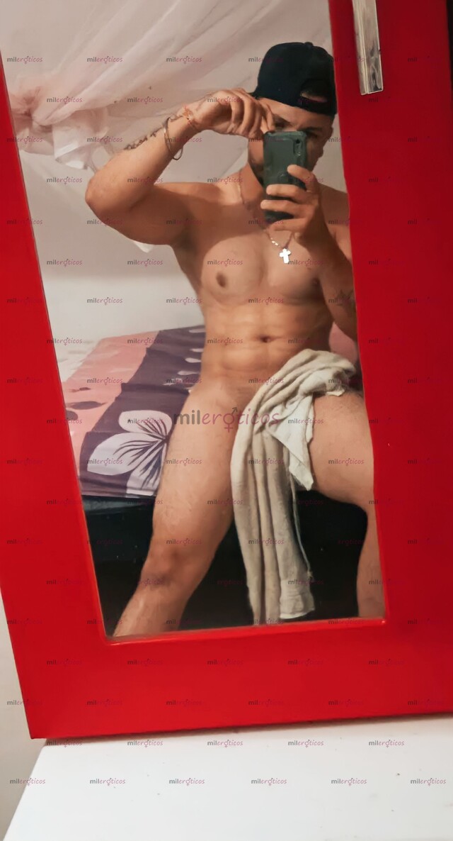 FOTOS DE SOY UN CHICO BIEN CALIENTE Y BIEN DOTADO AMOR